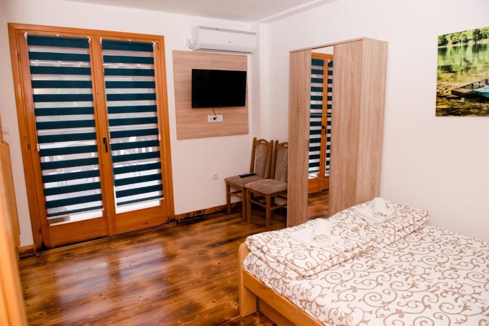Etno Selo Bok Bed and Breakfast Vrhpolje Buitenkant foto